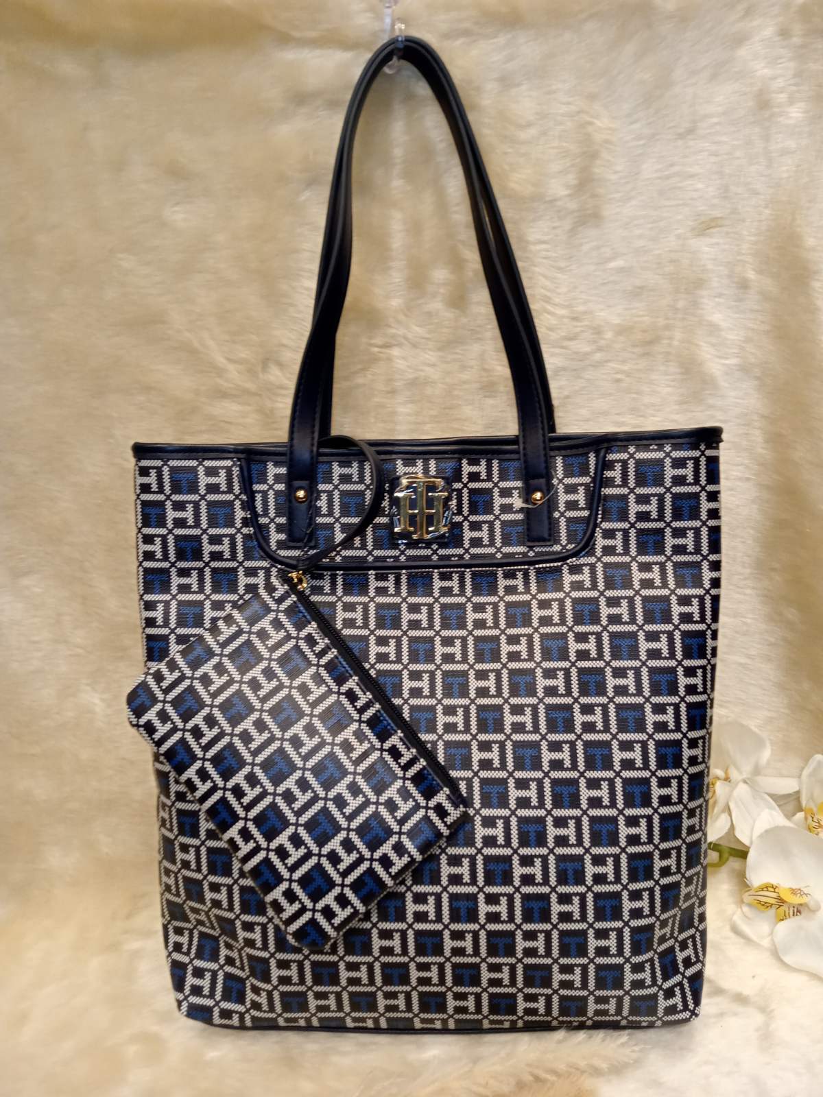 BLUE TOTE BAG WITH WRISTLET - Curate